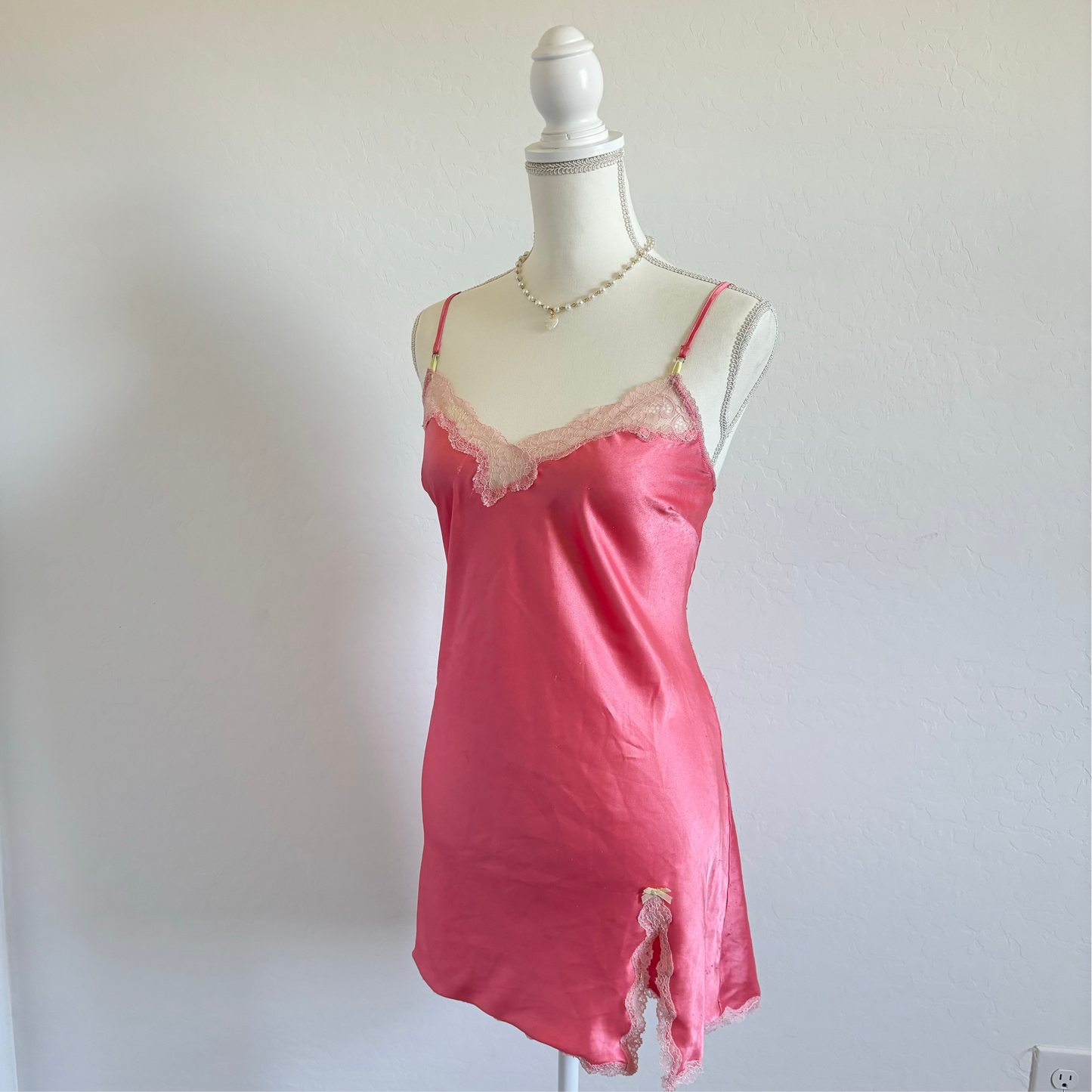 Victoria’s Secret Early 2000’s Pink Silk Mini Slip Dress (Large)