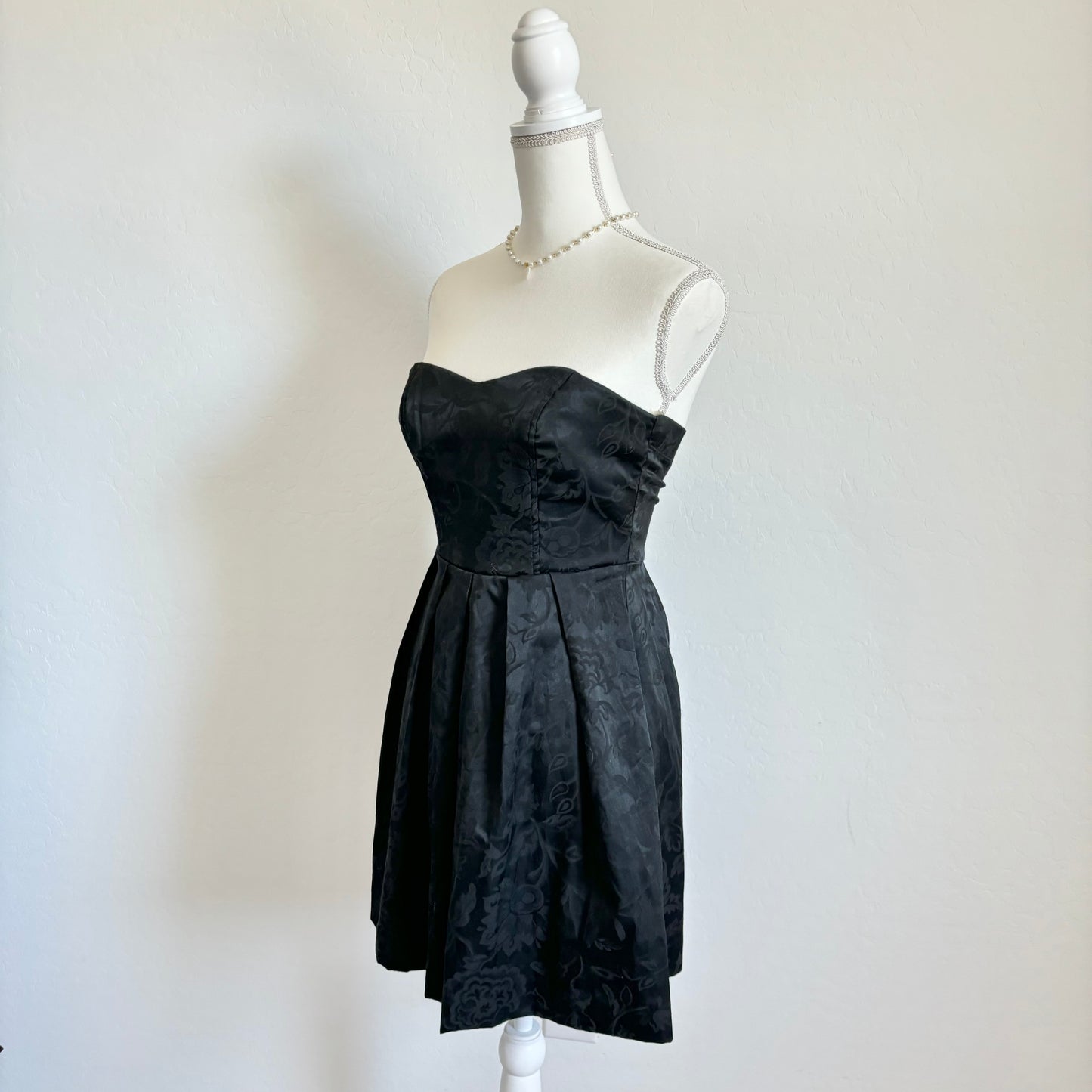 Vintage Babydoll Flare Mini Strapless Black Dress (Extra Small)