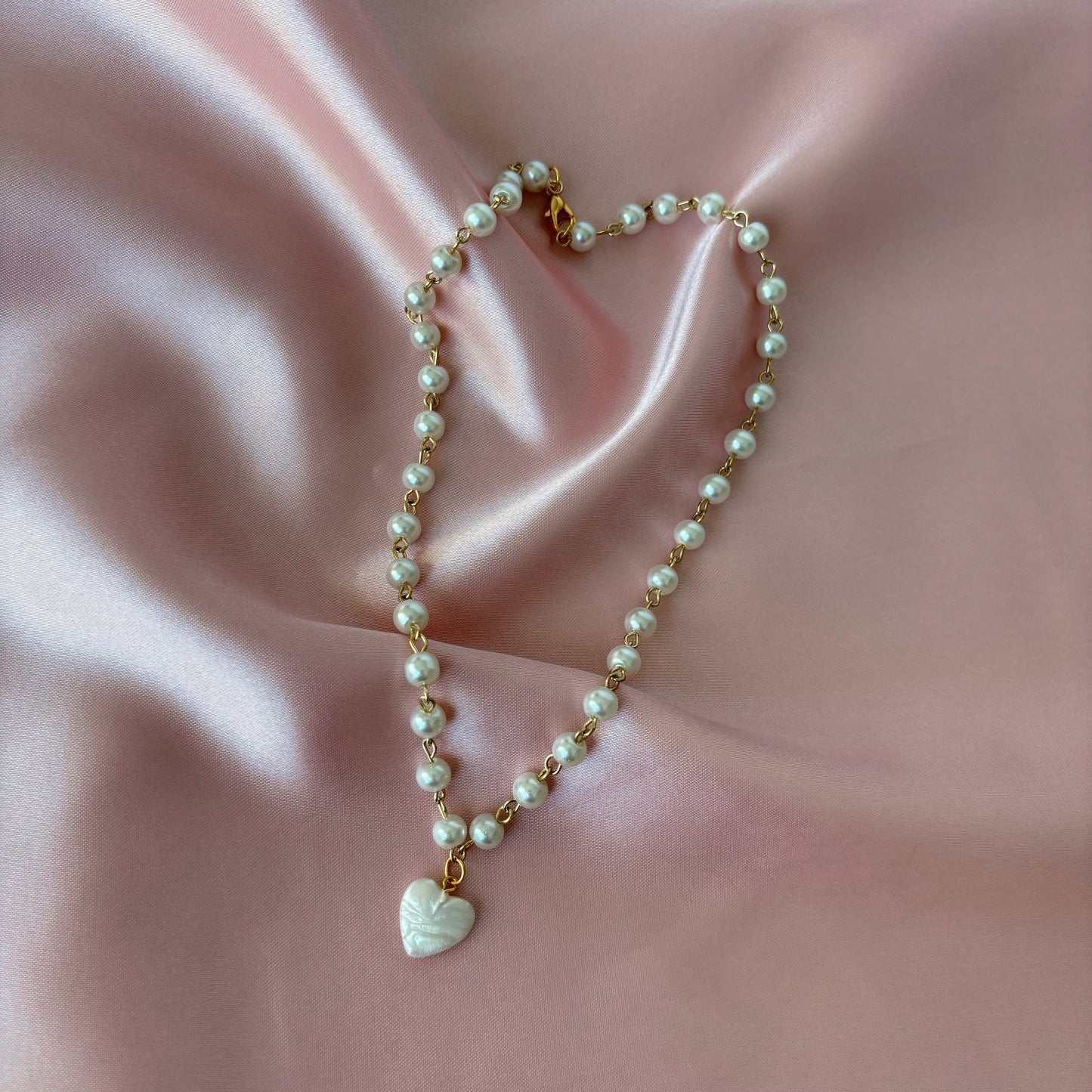 The Pearl of the Sea Pendant Necklace