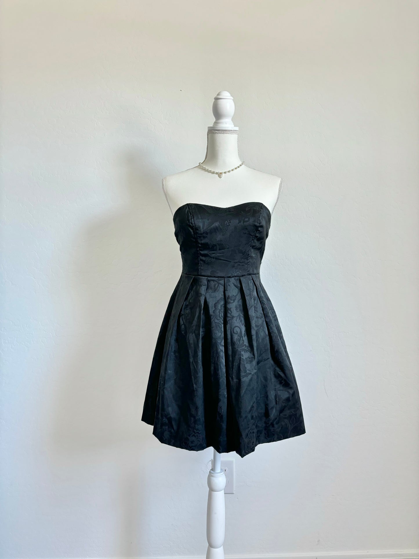 Vintage Babydoll Flare Mini Strapless Black Dress (Extra Small)