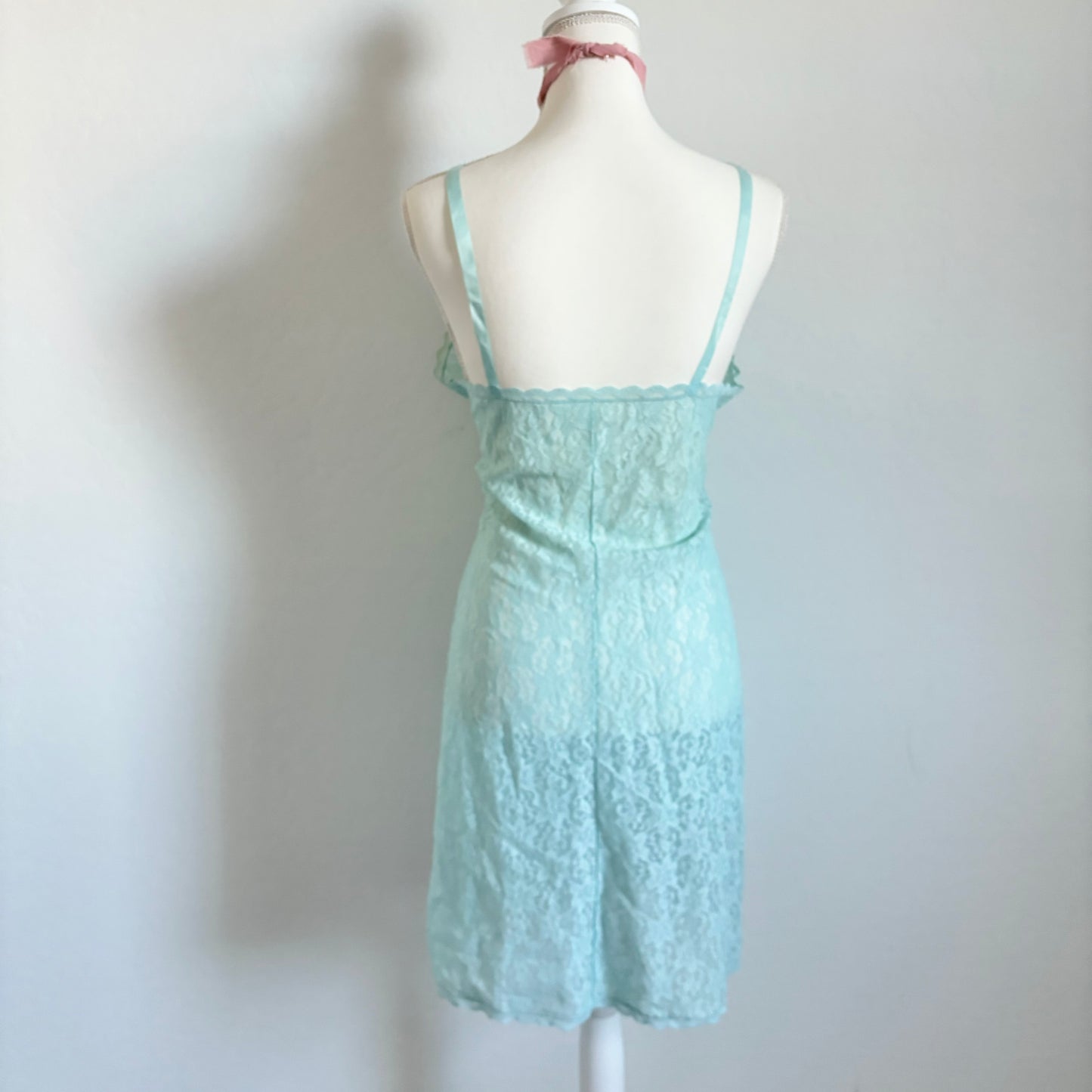 Vintage Lace Sweetheart Neckline Lingerie 80’s Dress (Large)