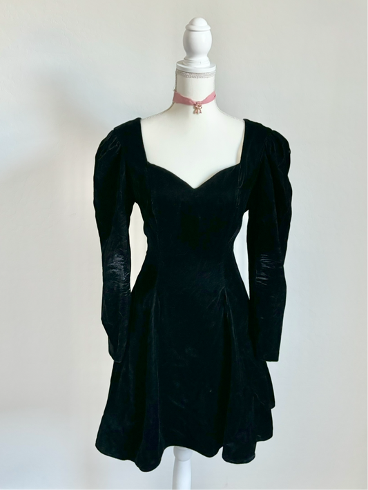 Vintage Velvet Mini Long Sleeve Sweetheart Neckline Dress (12)