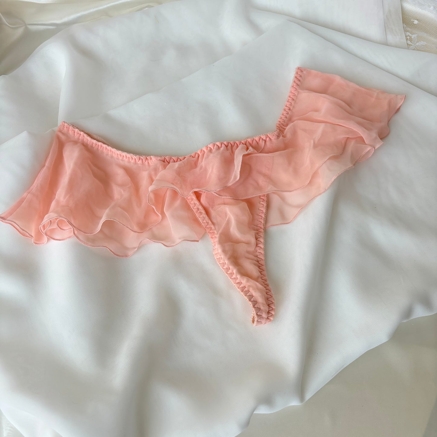 Vintage Victoria’s Secret Peach Panties (M)