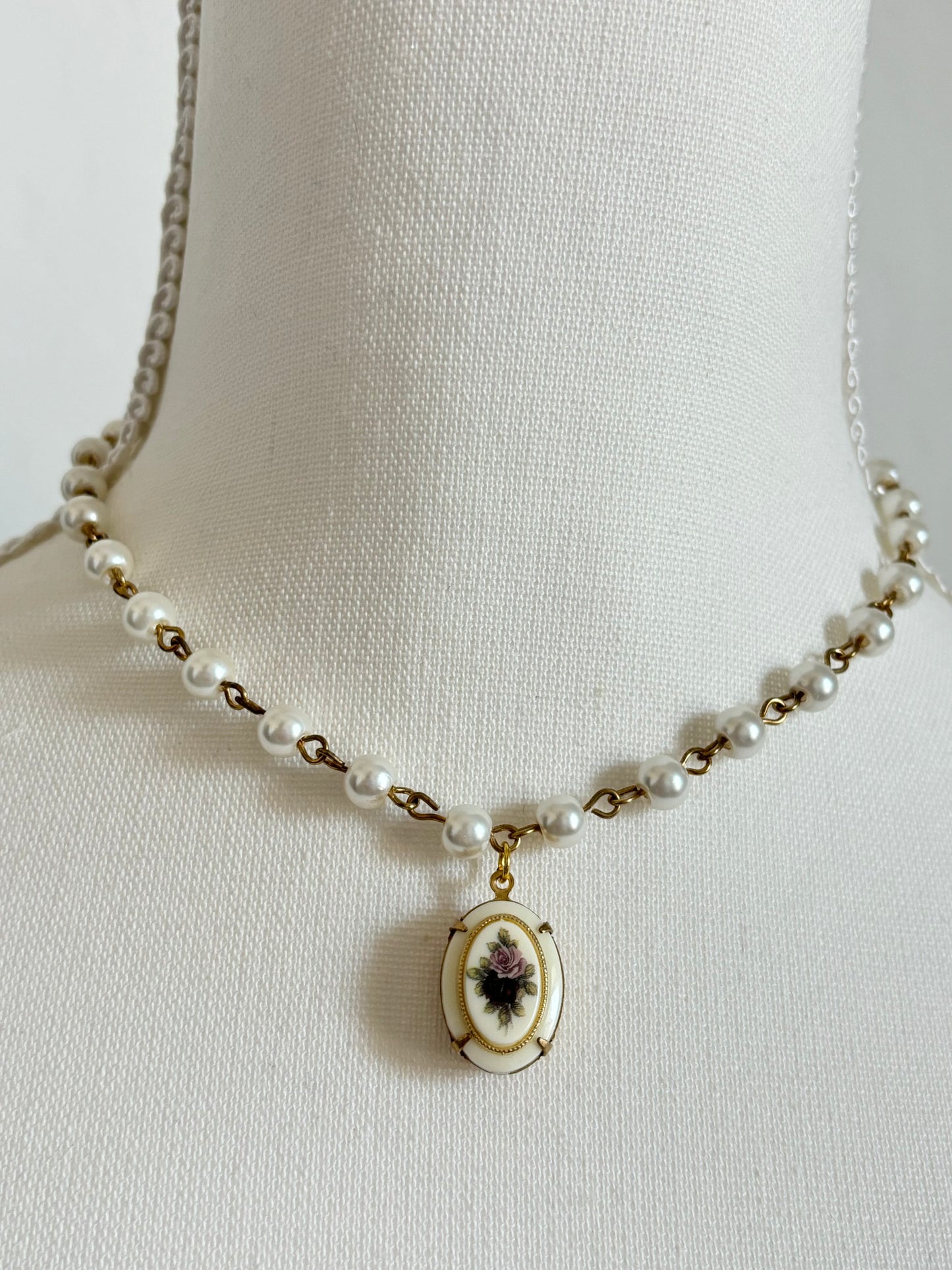 The Elsie Vintage Pearl Choker Necklace