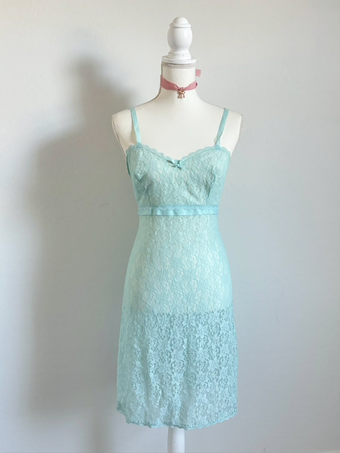 Vintage Lace Sweetheart Neckline Lingerie 80’s Dress (Large)