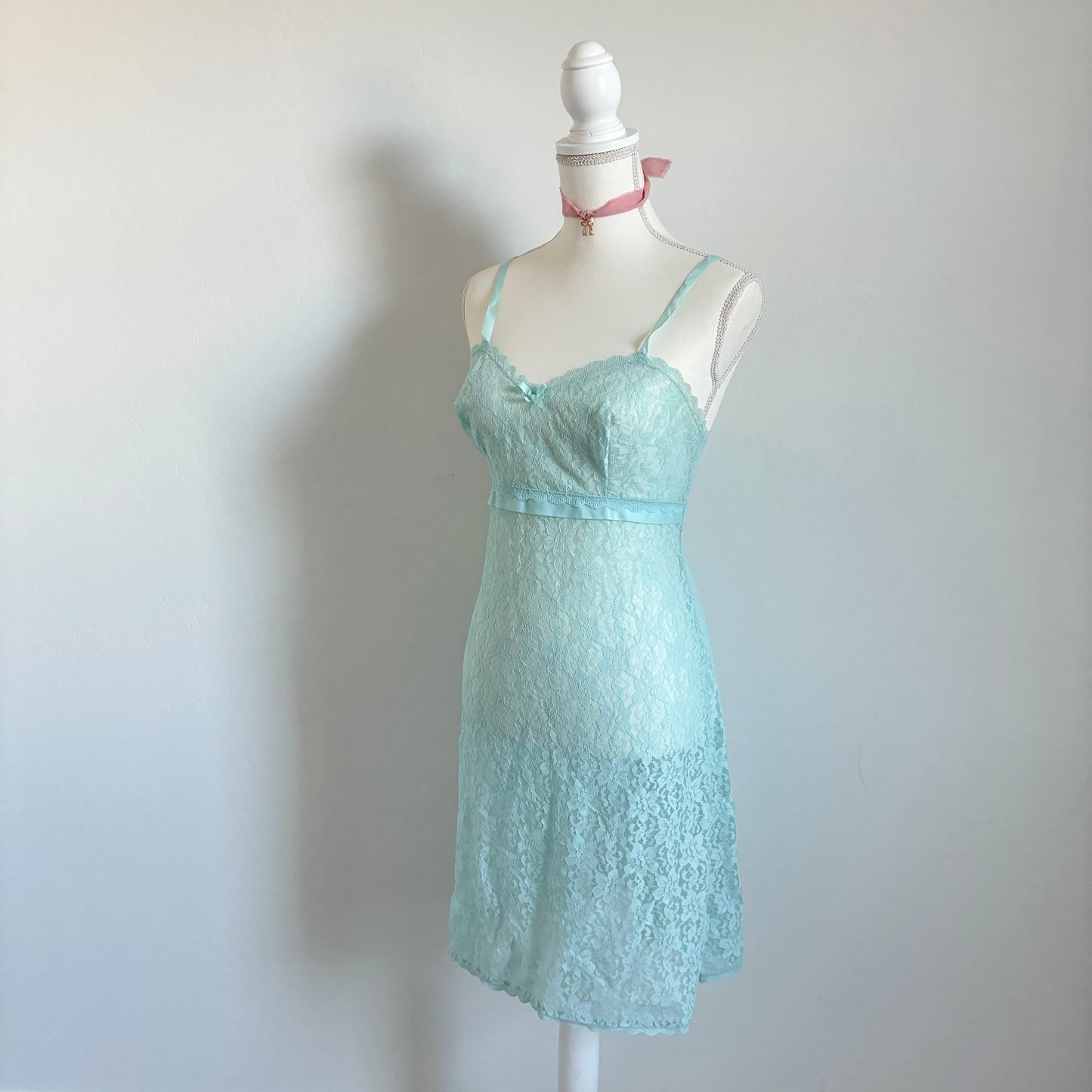 Vintage Lace Sweetheart Neckline Lingerie 80’s Dress (Large)