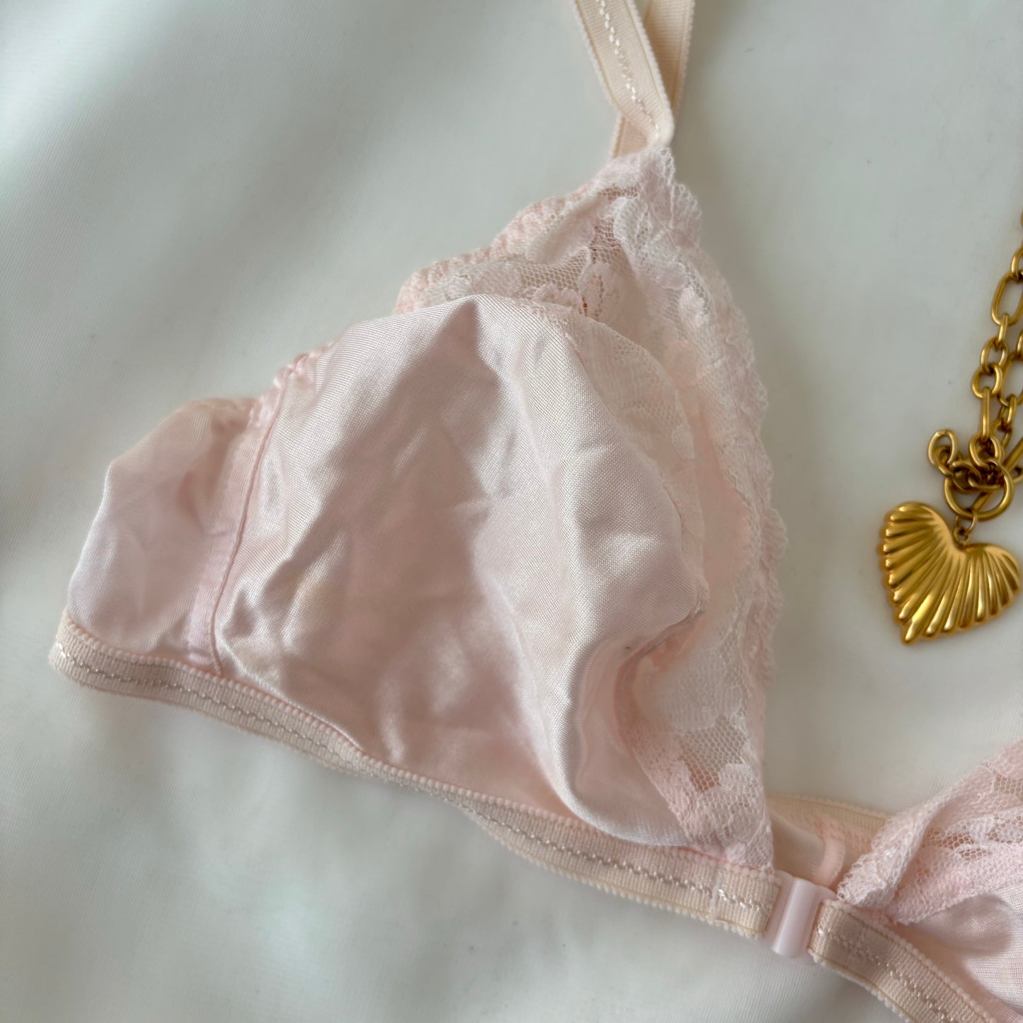 Vintage 80’s Satin Pastel Pink Bra (34C)