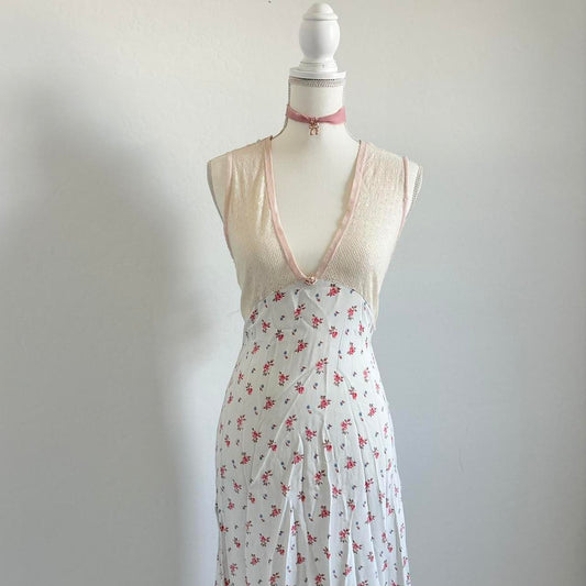 Floral 60’s Floral Dainty Maxi Dress (Large)